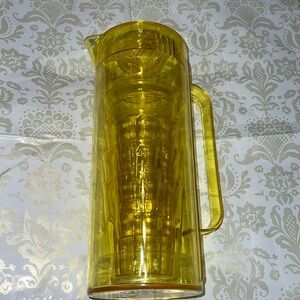 New TrueLiving Yellow Acrylic Plastic Pitcher with 4 Stacking Tumblers (Bravo)
